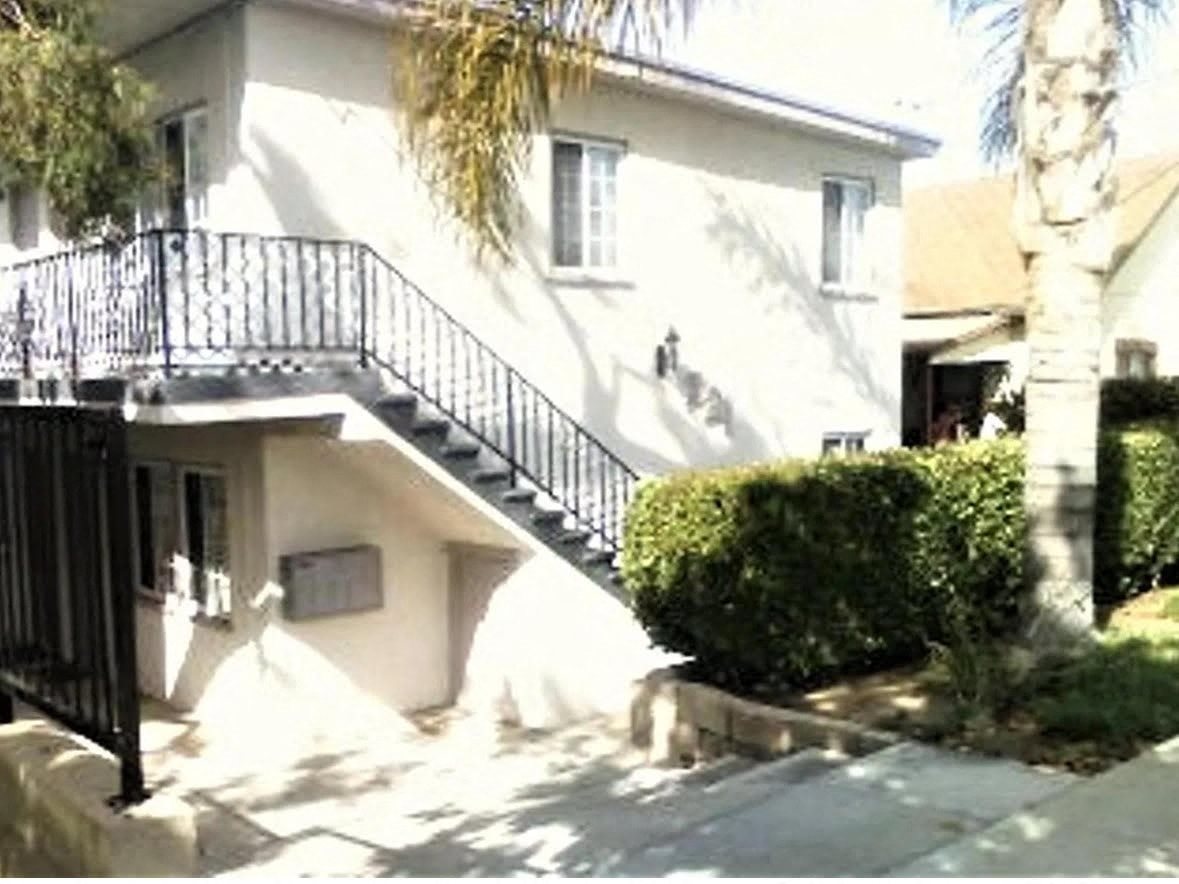 Courtyard Apartments